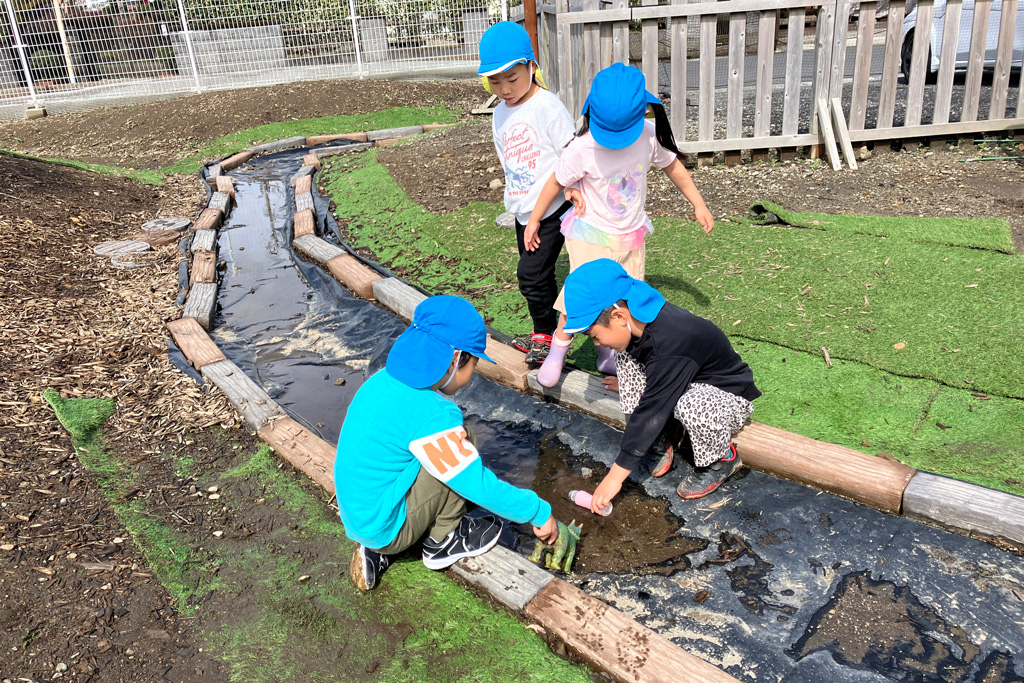 こおりもと保育園：川遊び