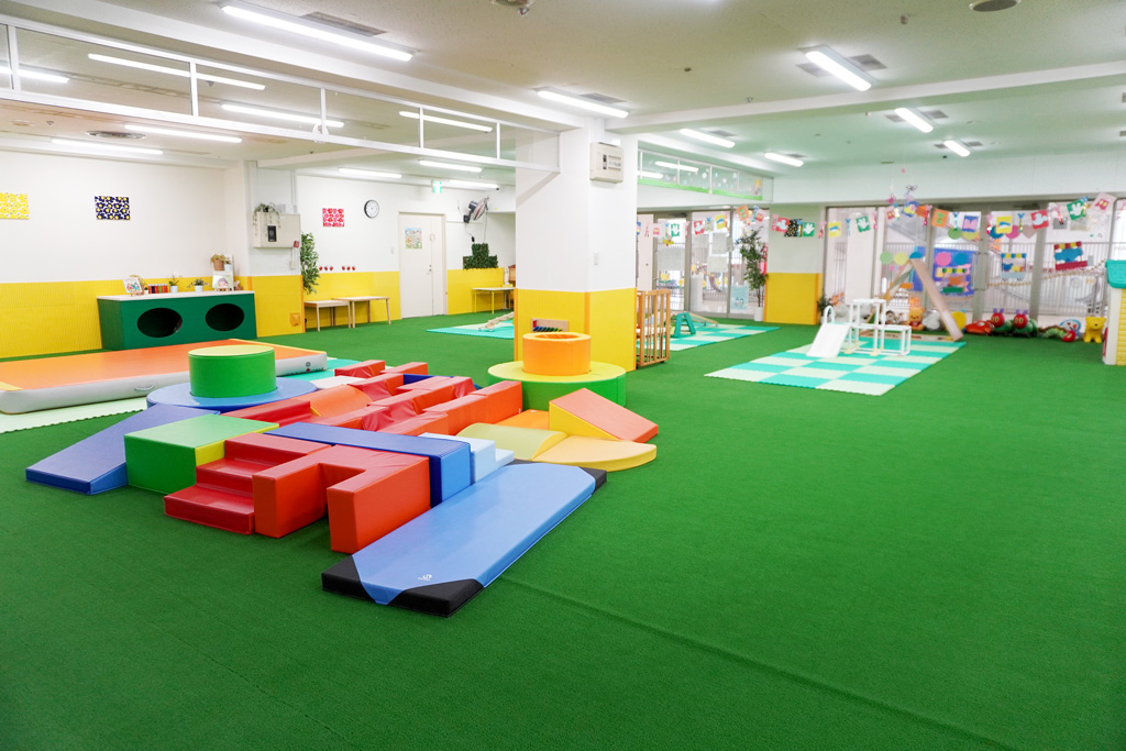 エンゼルIT保育園:広いプレイルーム
