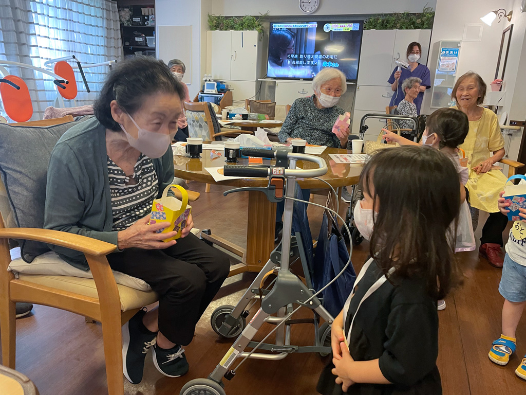 千住大橋駅クローバー保育園:デイサービス訪問