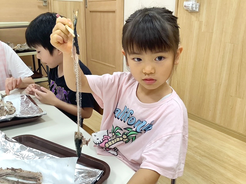 あいみー高津保育園:食育(さんま)